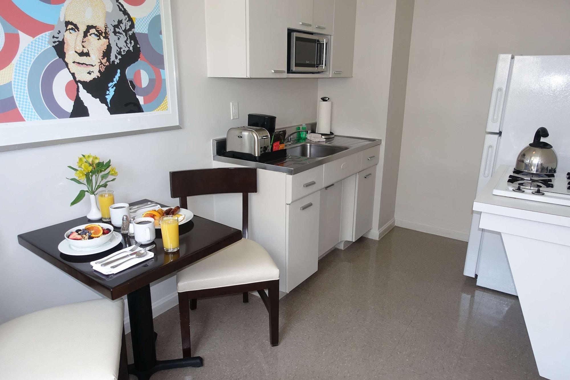 Hotel State Plaza 4*