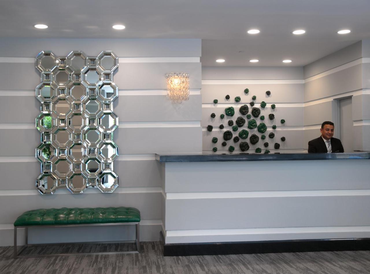 Hotel State Plaza 4*